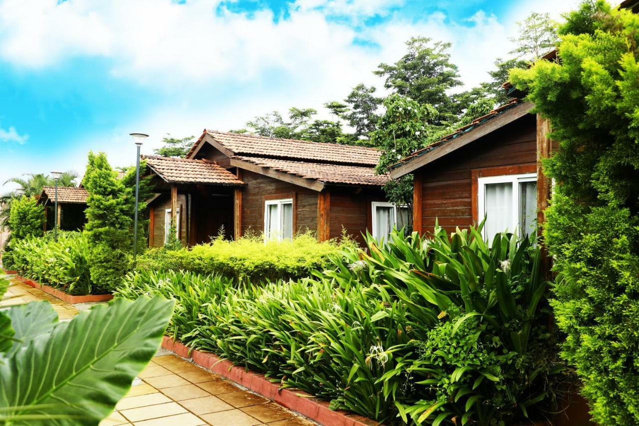Sunnys World Hotel Pune Exterior foto