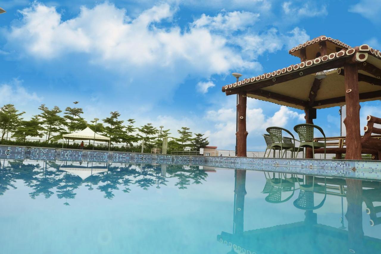 Sunnys World Hotel Pune Exterior foto