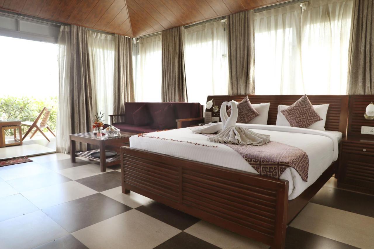 Sunnys World Hotel Pune Exterior foto